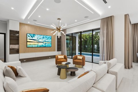House in Boca Raton, Florida 6 bedrooms, 533.54 sq.m. № 2190043 - photo 10