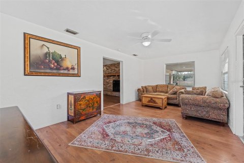 House in DeLand, Florida 3 bedrooms, 158.31 sq.m. № 2334244 - photo 7