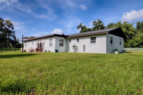 House in DeLand, Florida 3 bedrooms, 158.31 sq.m. № 2334244 - photo 4