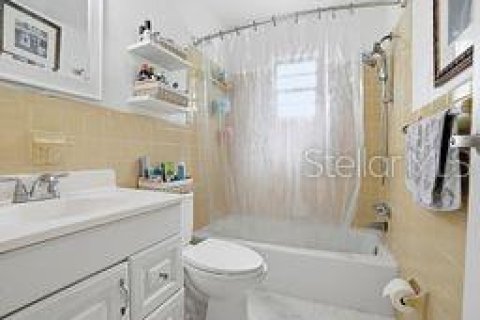 House in DeLand, Florida 3 bedrooms, 158.31 sq.m. № 2334244 - photo 30
