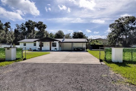 House in DeLand, Florida 3 bedrooms, 158.31 sq.m. № 2334244 - photo 2