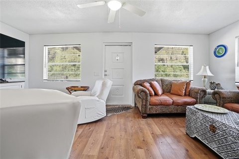 House in DeLand, Florida 3 bedrooms, 158.31 sq.m. № 2334244 - photo 8