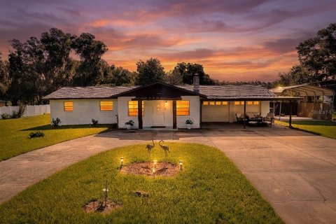 House in DeLand, Florida 3 bedrooms, 158.31 sq.m. № 2334244