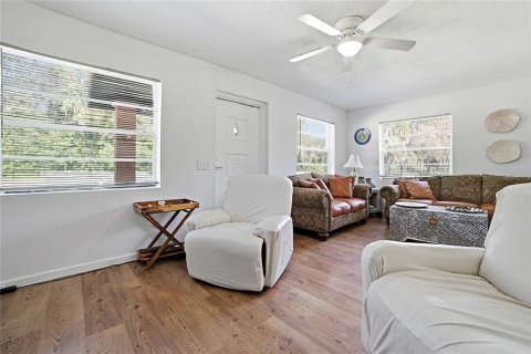 House in DeLand, Florida 3 bedrooms, 158.31 sq.m. № 2334244 - photo 18