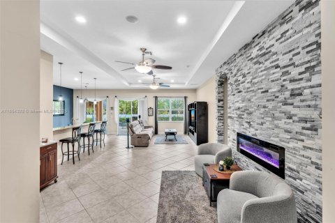 House in Davie, Florida 4 bedrooms, 214.33 sq.m. № 1872059 - photo 12