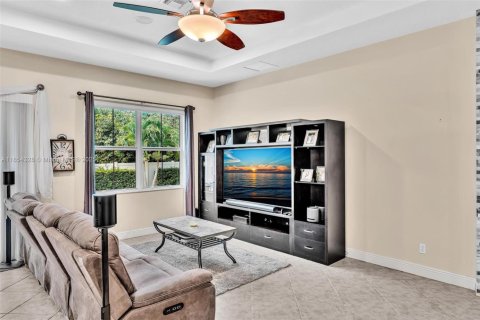 House in Davie, Florida 4 bedrooms, 214.33 sq.m. № 1872059 - photo 25