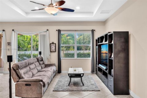 House in Davie, Florida 4 bedrooms, 214.33 sq.m. № 1872059 - photo 20