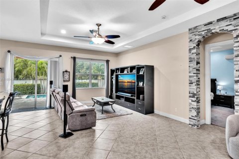 House in Davie, Florida 4 bedrooms, 214.33 sq.m. № 1872059 - photo 22