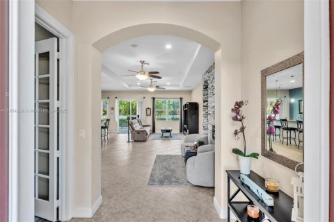 House in Davie, Florida 4 bedrooms, 214.33 sq.m. № 1872059 - photo 11