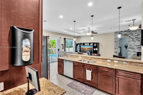 House in Davie, Florida 4 bedrooms, 214.33 sq.m. № 1872059 - photo 30