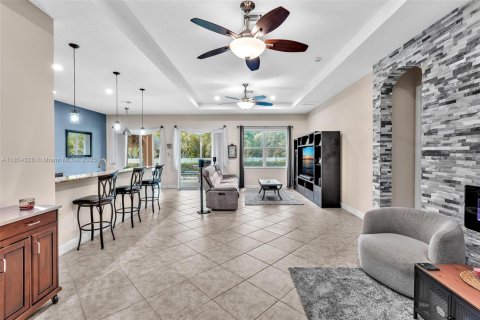 House in Davie, Florida 4 bedrooms, 214.33 sq.m. № 1872059 - photo 15