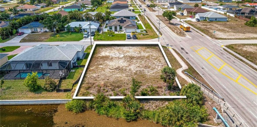 Land in Cape Coral, Florida № 1194607