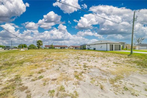 Land in Cape Coral, Florida № 1194607 - photo 2
