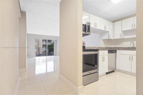Condominio en alquiler en Doral, Florida, 1 dormitorio, 75.25 m2 № 1948225 - foto 6