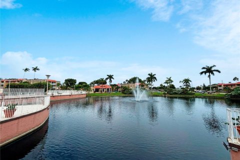 Condominio en alquiler en Doral, Florida, 1 dormitorio, 75.25 m2 № 1948225 - foto 17