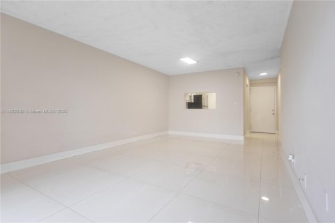 Condominio en alquiler en Doral, Florida, 1 dormitorio, 75.25 m2 № 1948225 - foto 9