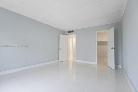 Condominio en alquiler en Doral, Florida, 1 dormitorio, 75.25 m2 № 1948225 - foto 13