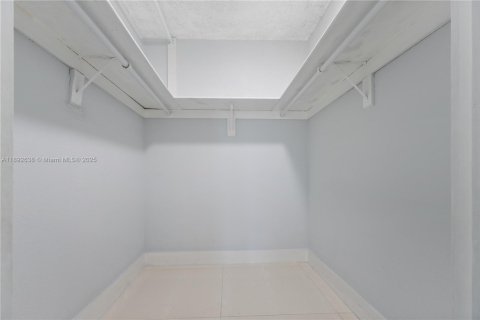 Condominio en alquiler en Doral, Florida, 1 dormitorio, 75.25 m2 № 1948225 - foto 14