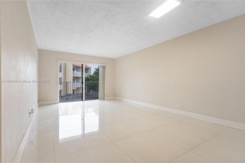 Condominio en alquiler en Doral, Florida, 1 dormitorio, 75.25 m2 № 1948225 - foto 8
