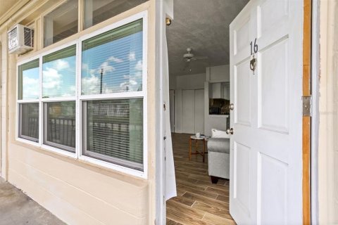 Condo in Kenneth City, Florida, 4 rooms  № 1299503 - photo 2