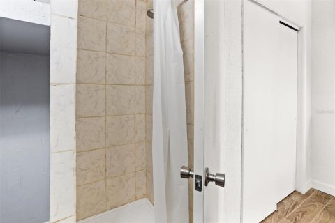 Condo in Kenneth City, Florida, 4 rooms  № 1299503 - photo 15