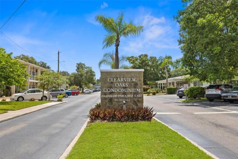Condo in Kenneth City, Florida, 4 rooms  № 1299503 - photo 17