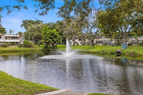 Condo in Kenneth City, Florida, 4 rooms  № 1299503 - photo 20