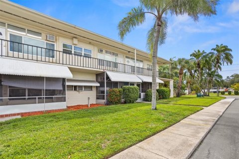 Condo in Kenneth City, Florida, 4 rooms  № 1299503 - photo 1