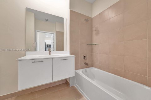 Купить кондоминиум в Дорал, Флорида 3 спальни, 102.38м2, № 1937325 - фото 8