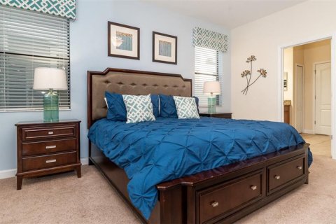 House in Davenport, Florida 9 bedrooms, 363.15 sq.m. № 2108674 - photo 9