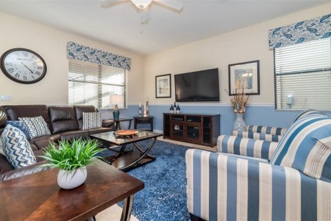 House in Davenport, Florida 9 bedrooms, 363.15 sq.m. № 2108674 - photo 2