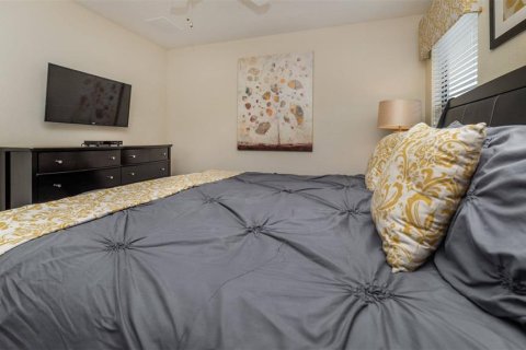 House in Davenport, Florida 9 bedrooms, 363.15 sq.m. № 2108674 - photo 16