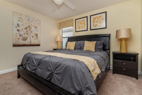House in Davenport, Florida 9 bedrooms, 363.15 sq.m. № 2108674 - photo 15