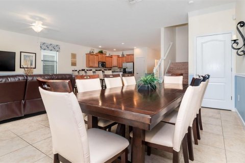 House in Davenport, Florida 9 bedrooms, 363.15 sq.m. № 2108674 - photo 7