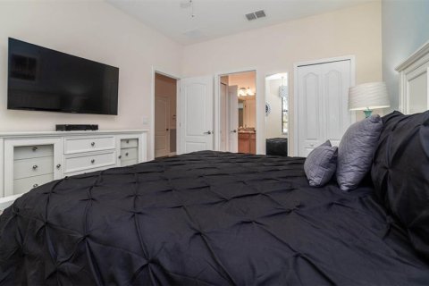 House in Davenport, Florida 9 bedrooms, 363.15 sq.m. № 2108674 - photo 13
