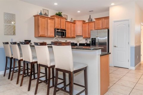 House in Davenport, Florida 9 bedrooms, 363.15 sq.m. № 2108674 - photo 4