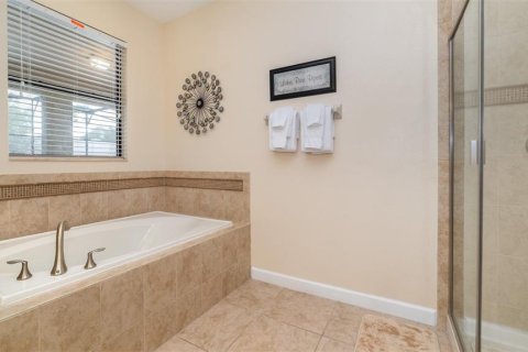 House in Davenport, Florida 9 bedrooms, 363.15 sq.m. № 2108674 - photo 11