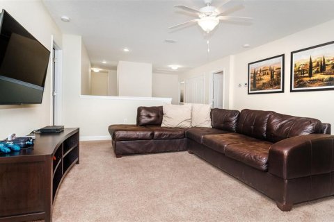House in Davenport, Florida 9 bedrooms, 363.15 sq.m. № 2108674 - photo 8
