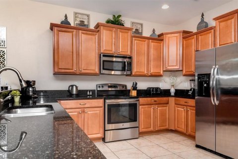 House in Davenport, Florida 9 bedrooms, 363.15 sq.m. № 2108674 - photo 5