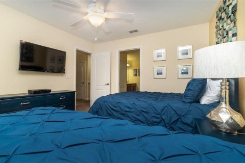 House in Davenport, Florida 9 bedrooms, 363.15 sq.m. № 2108674 - photo 28