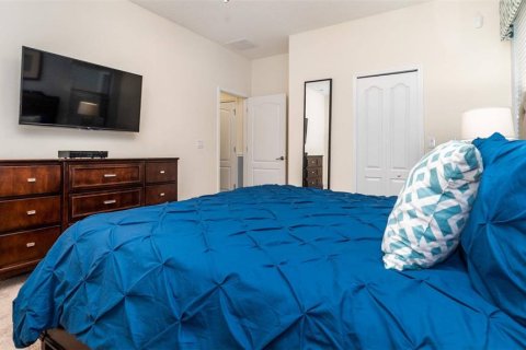 House in Davenport, Florida 9 bedrooms, 363.15 sq.m. № 2108674 - photo 10