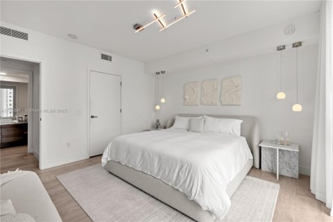Condo in Miami, Florida, 1 bedroom  № 1943558 - photo 13