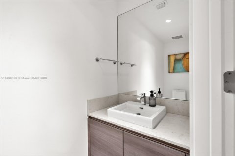 Condo in Miami, Florida, 1 bedroom  № 1943558 - photo 20