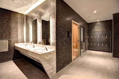 Condo in Miami, Florida, 1 bedroom  № 1943558 - photo 27