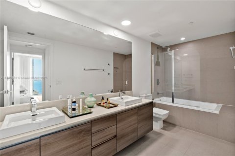 Condo in Miami, Florida, 1 bedroom  № 1943558 - photo 15