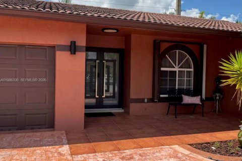 Дом в Майами, Флорида 4 спальни, 165.46м2 № 2047729