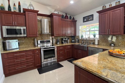 Купить виллу или дом в Майами, Флорида 4 спальни, 165.46м2, № 2047729 - фото 9