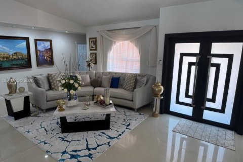 Купить виллу или дом в Майами, Флорида 4 спальни, 165.46м2, № 2047729 - фото 3