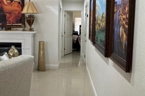 Купить виллу или дом в Майами, Флорида 4 спальни, 165.46м2, № 2047729 - фото 6