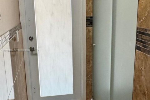 Купить виллу или дом в Майами, Флорида 4 спальни, 165.46м2, № 2047729 - фото 18